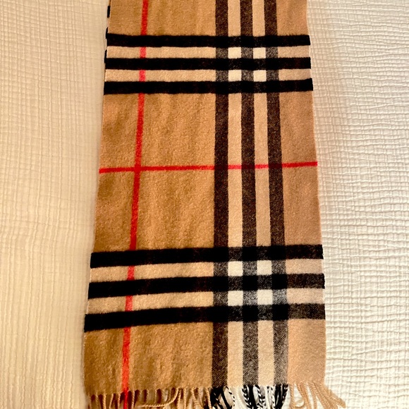 VINTAGE Y2K BURBERRY Classic Check Scarf in Excellent Condition - Picture 1 of 3